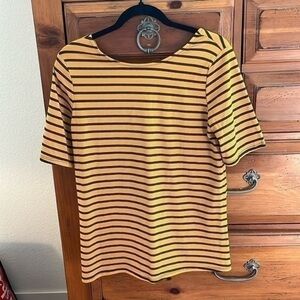 NWOT Hopely Women’s Gold Snd Black Top With Scooped Back!